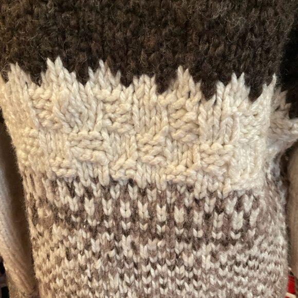 “HAND KNIT” Vintage Off White And  Browns Patterned 100 % Wool Sweater. - Picture 7 of 9